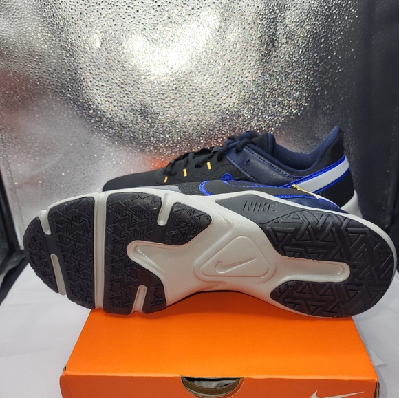 Nike Ledgend Essential 2
